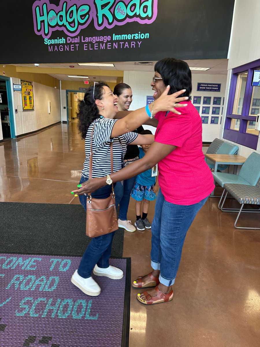 adriana mena tweet media