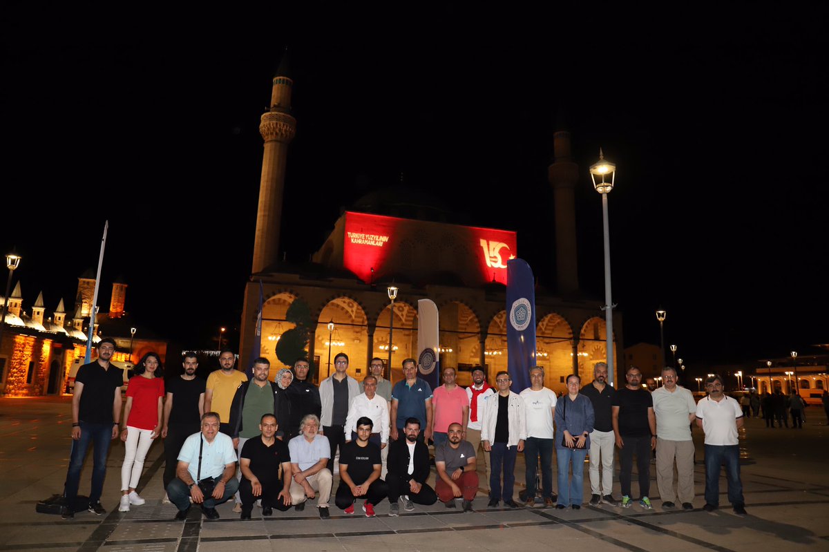 NEUniversitesi's tweet photo. #15Temmuz Demokrasi ve Milli Birlik Günü anma etkinlikleri için akademik ve idari personelimizle demokrasi nöbetindeyiz.🇹🇷

📍 Mevlana Meydanı

#TürkiyeYüzyılınınKahramanları https://t.co/GFEPKrNSXk