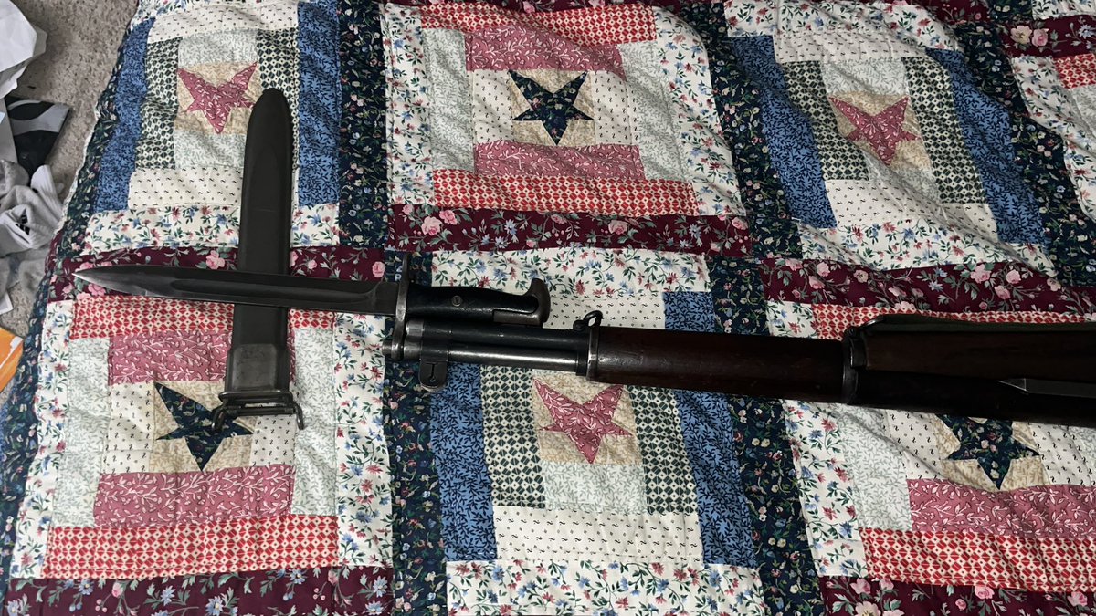 SeRoKeVa1's tweet photo. @Hotel2a Posting in solidarity ๐ค
#FixBayonets! https://t.co/OtO9AOpQkr