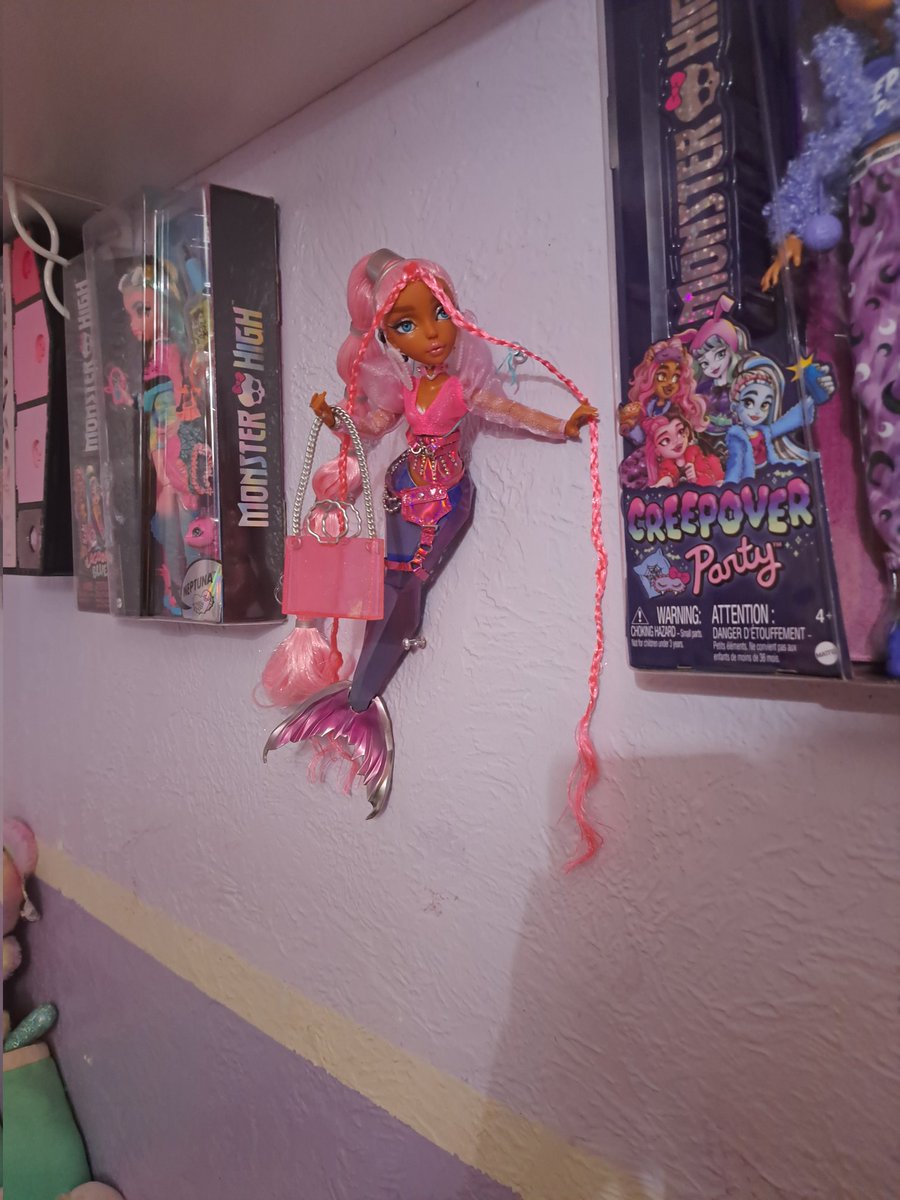 KumisCollection's tweet photo. Had to tie her to the wall bc none of the stands i have fit her 😭😭 https://t.co/9hYeWP06XJ
