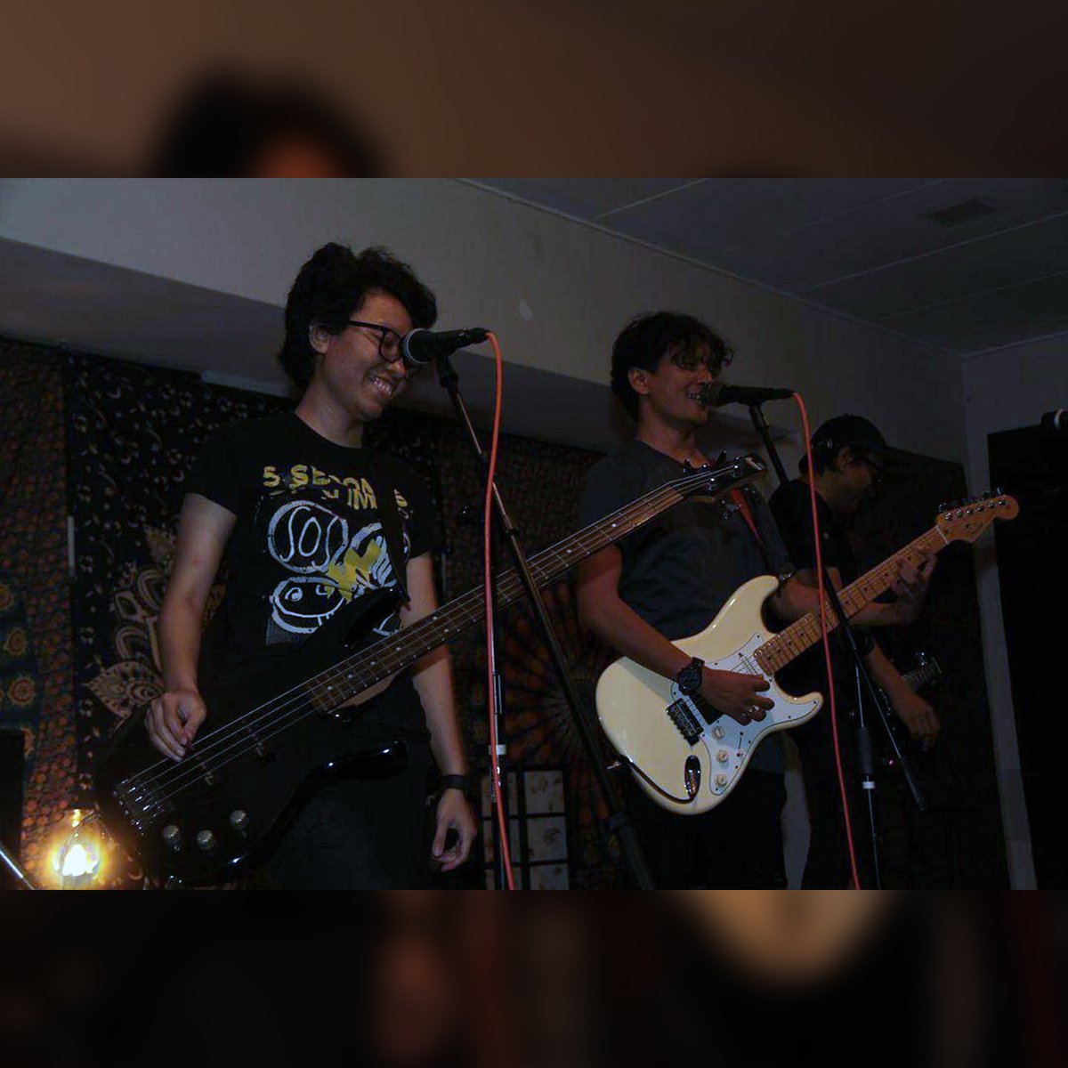 The MASH tweet media