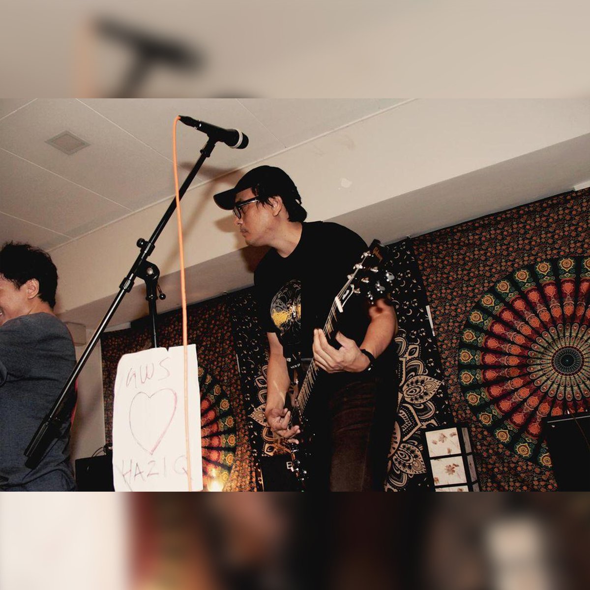 The MASH tweet media