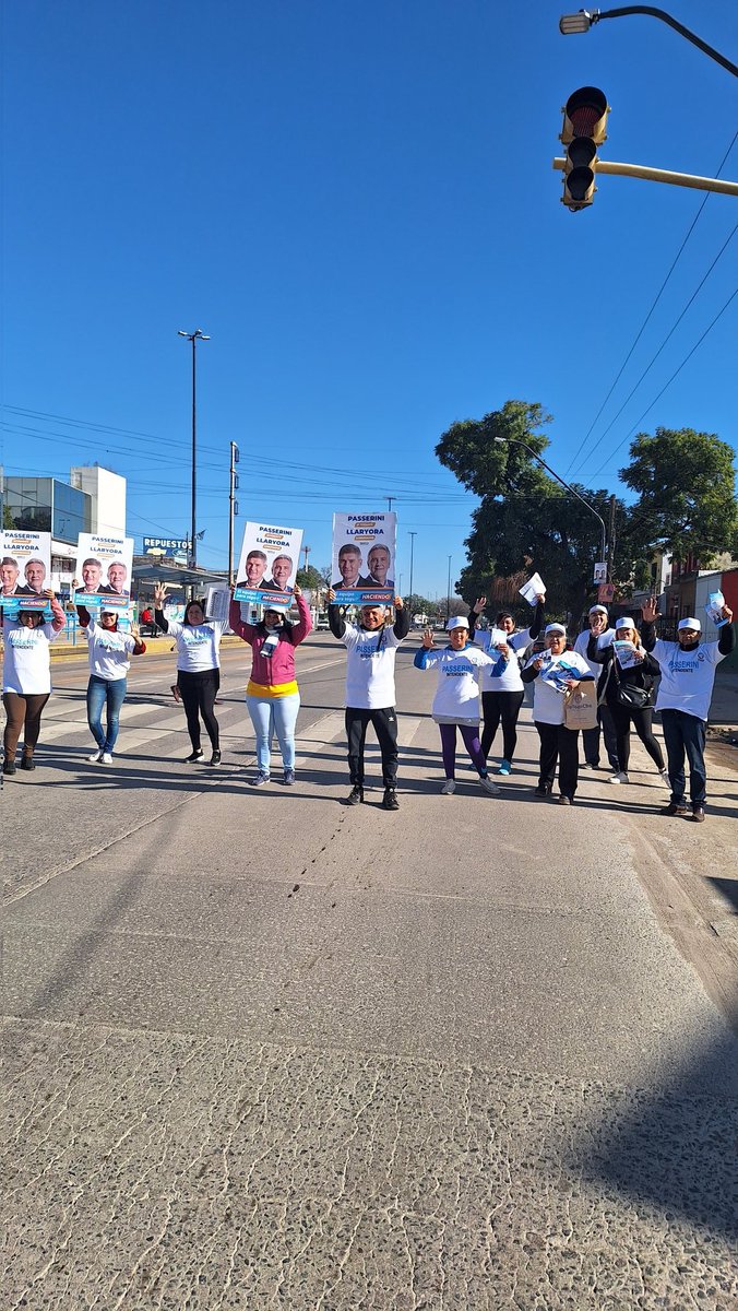 valebusok's tweet photo. La parte que militar es compartir, dialogar y apasionarse. #EstoEsAguaPapi 💜 #AhoraDaniel #Casillero5 ✅️
@PasseriniOk @MartinLlaryora
Seccional Quinta Presente!! @Hacemosuxcba https://t.co/LrzMjTSsTp
