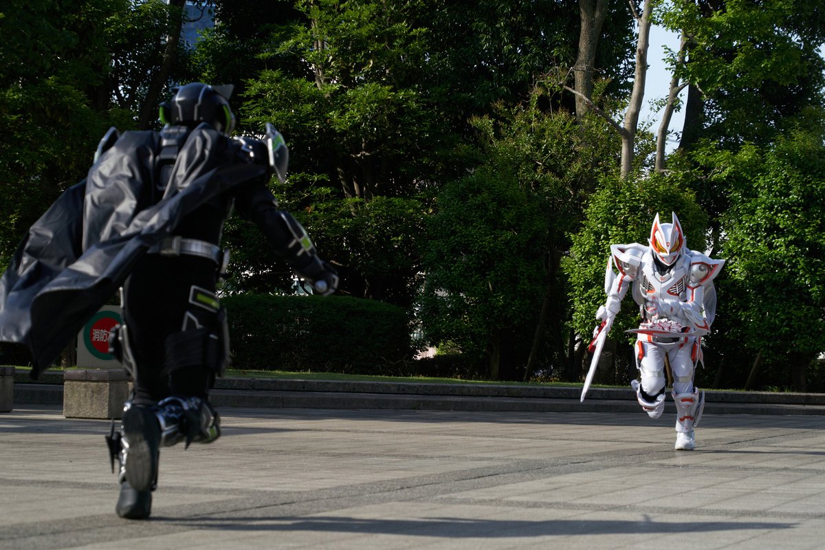 krGEATS_toei's tweet photo. コンぽろす！
44話「創世Ⅵ：ネオン、かがやく」ご視聴ありがとコン🦊

道長が景和に敗北…🦊
こうなったら英寿が決着をつけるしかないコン💥

そして、懐かしの、パンダくんが、復活〜🐼
どんな展開〜🎉

45話「創世Ⅶ：願いのゆくえ」もお楽しみに！

#仮面ライダーギーツ
https://t.co/zfWMvFffaI https://t.co/iTxh7JNGe6