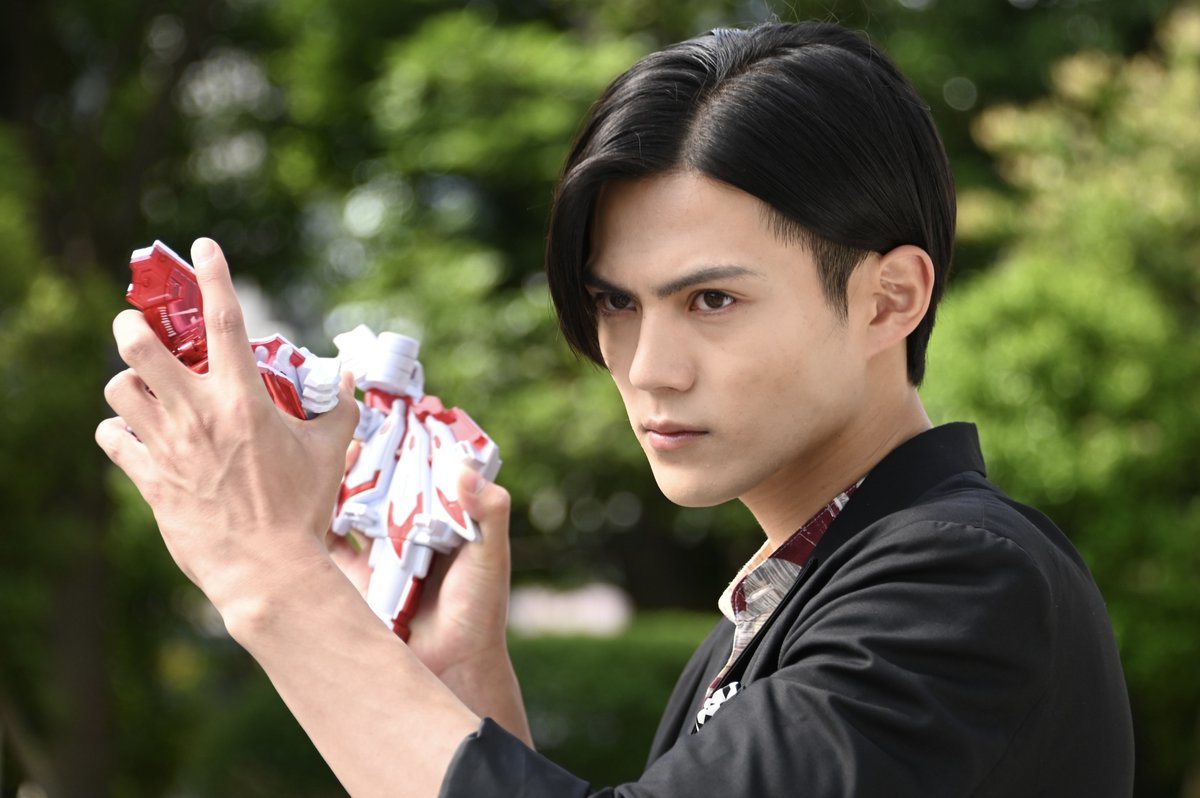 krGEATS_toei's tweet photo. コンぽろす！
44話「創世Ⅵ：ネオン、かがやく」ご視聴ありがとコン🦊

道長が景和に敗北…🦊
こうなったら英寿が決着をつけるしかないコン💥

そして、懐かしの、パンダくんが、復活〜🐼
どんな展開〜🎉

45話「創世Ⅶ：願いのゆくえ」もお楽しみに！

#仮面ライダーギーツ
https://t.co/zfWMvFffaI https://t.co/iTxh7JNGe6
