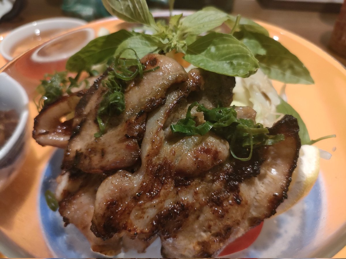 mai_nomad's tweet photo. そして京都に行ったら必ず行ってる、元バイト先の #comngon 🇻🇳ベトナム料理にハマりベトナムボランティアにも参加したきっかけのお店🍽️
相変わらずランチは行列で、移り変わりの多い三条〜烏丸御池のお店の中でも6年以上ずっとあるのさすが!❤🔥ベトナム人の料理人さんもオーナーさんも皆変わっちゃったけど、味は変わらず美味しかった、、豚の角煮の甘辛ご飯が好きすぎる、、😭🙏✨
ご飯全部美味しい&全然食べたり無いので、今度ブルーノや友達と京都行く時はここで飲み会やる🥺❤🔥