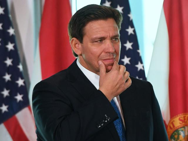 NoLieWithBTC's tweet photo. Just in: Ron DeSantis is now laying off campaign staff as his campaign is already failing to meet fundraising expectations.

Only about 15% of his donations came from small dollar donors as he is heavily reliant on ultra-wealthy donors.

🔗https://t.co/ko729K3IpE https://t.co/oxpOA6in5t