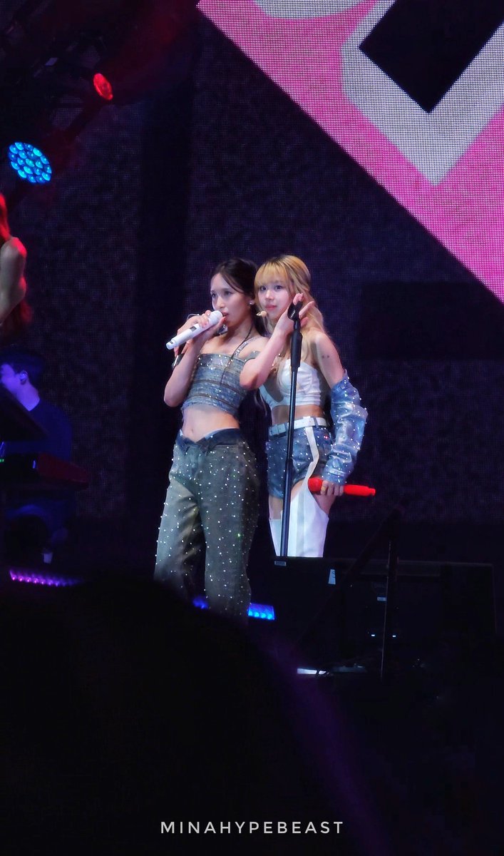 MinaHypeBeast's tweet photo. One Arm on the shoulder and a hand on the cheeks... 🫠 got it...
#TWICE #Micheang #MINA #Chaeyoung #TWICE_5TH_WORLD_TOUR #TWICE_5TH_WORLD_TOUR_IN_ATLANTA #TWICEinAtlanta https://t.co/fAUCfDY2y7
