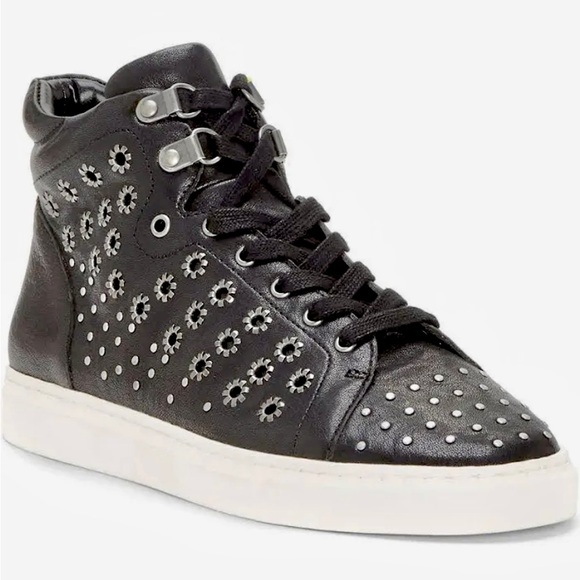 So good I had to share! Check out all the items I'm loving on <a href="/Poshmarkapp/">Poshmark</a> from <a href="/amanduhbear321/">Amanda</a> #poshmark #fashion #style #shopmycloset #pinkvictoriassecret #athleta #vincecamuto: posh.mk/tG7BxD31sBb