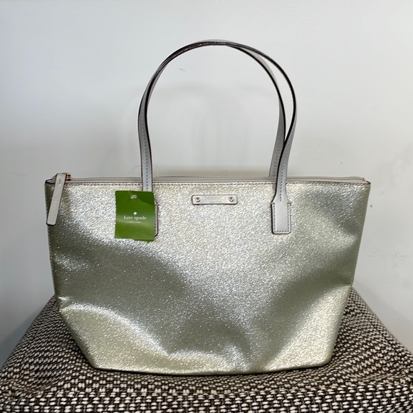 So good I had to share! Check out all the items I'm loving on <a href="/Poshmarkapp/">Poshmark</a> #poshmark #fashion #style #shopmycloset #dooneybourke #madewell #katespade: posh.mk/X1s5Kp51sBb