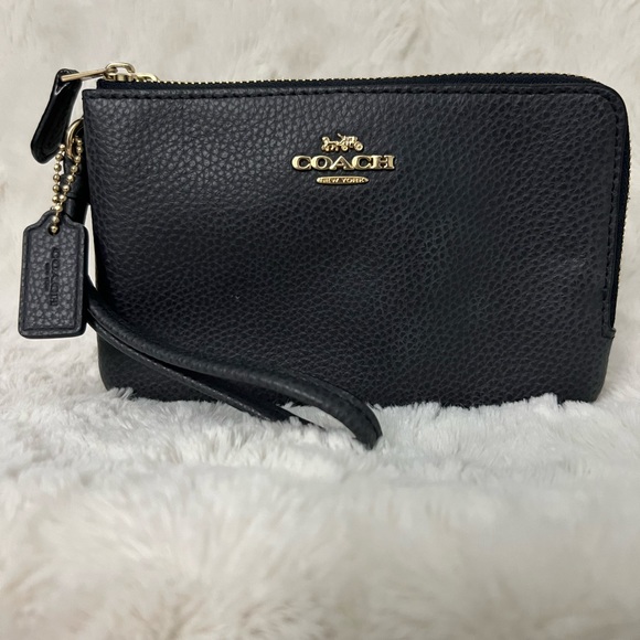 So good I had to share! Check out all the items I'm loving on <a href="/Poshmarkapp/">Poshmark</a> from <a href="/DamianKitty/">DamianKitty</a> @FayeDizon8 #poshmark #fashion #style #shopmycloset #michaelkors #victoriassecret #coach: posh.mk/6lws5Z51sBb