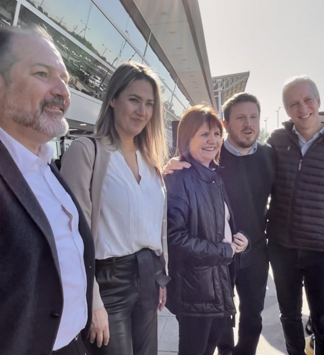 _charlycardozo's tweet photo. Necesitamos CAMBIOS profundos en la provincia y en Rosario. No tenemos más tiempo, esta es nuestra oportunidad de elegir un equipo preparado y sin ataduras. Este domingo 16 es con @carolinalosada, @fangelini y @DioniScarpin el equipo de @patobullrich para Santa Fe. https://t.co/NklQsbwJ5r
