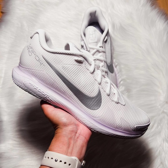 ShabbirKika's tweet photo. So good I had to share! Check out all the items I'm loving on @Poshmarkapp #poshmark #fashion #style #shopmycloset #nike #celine #gbyguess: https://t.co/q9GA15Pwix https://t.co/LHv5KHAPT3
