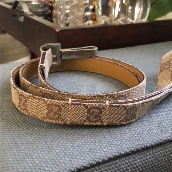 LHdesign5's tweet photo. So good I had to share! Check out all the items I'm loving on @Poshmarkapp #poshmark #fashion #style #shopmycloset #gucci: https://t.co/ShXXEPElEY https://t.co/izRFLGN0Aw