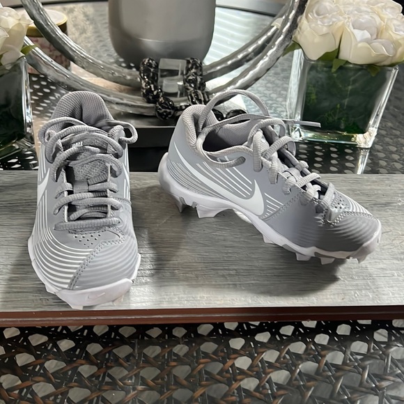 So good I had to share! Check out all the items I'm loving on <a href="/Poshmarkapp/">Poshmark</a> #poshmark #fashion #style #shopmycloset #emanuelemanuelungaroliberte #nike: posh.mk/iojtC6a2sBb