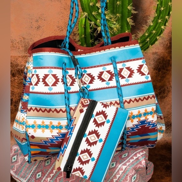 Foxyjeri's tweet photo. So good I had to share! Check out all the items I'm loving on @Poshmarkapp #poshmark #fashion #style #shopmycloset #coach #allisonclothing #freepeople: https://t.co/nbfyJV7twY https://t.co/H5EK5fQwWb