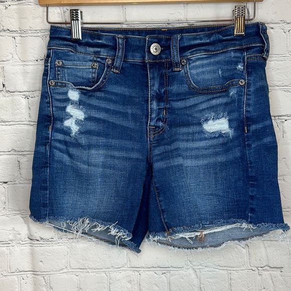 SwaggerSuite's tweet photo. So good I had to share! Check out all the items I'm loving on @Poshmarkapp #poshmark #fashion #style #shopmycloset #americaneagleoutfitters #chevant #athleta: https://t.co/SBSZmlLoyK https://t.co/EaVUKoTprO