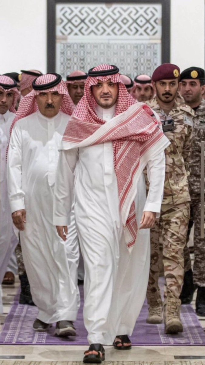#عبدالعزيز_بن_سعود_بن_نايف
#وزارة_الداخلية 
<a href="/AbdulazizSNA/">عبدالعزيز بن سعود بن نايف Abdulaziz bin Saud</a> 

تقدم يا… سليل ملوكنا يا سيفنا … البتار
معك شعب يقودون الحرايب مخلص النيه

طرا لي حكمة تدرج وتُذكر في بعض الاشعار
ترا الي مايطول الصعب يأتي فيه بالسيئه