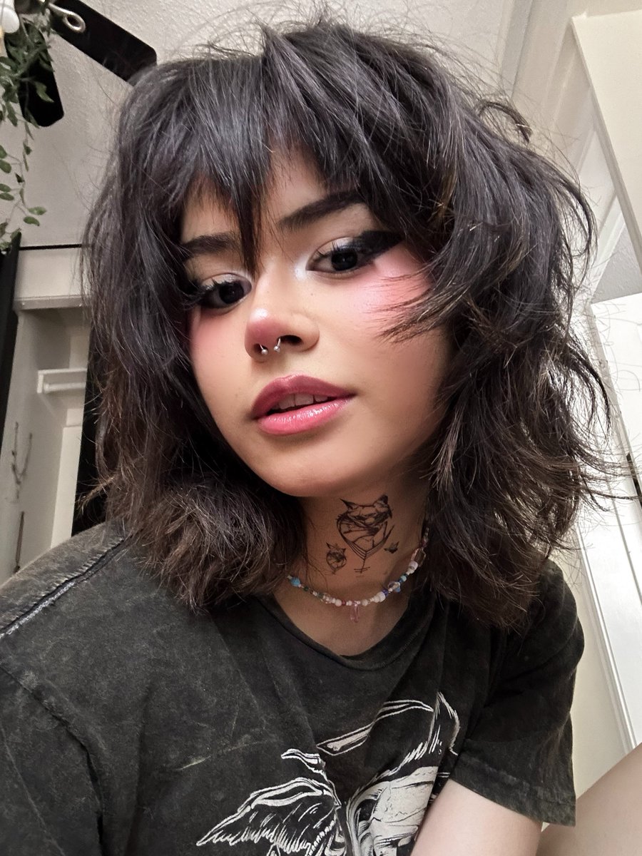 SlayzKiana's tweet photo. can I be your gf https://t.co/MRUxZTjduf