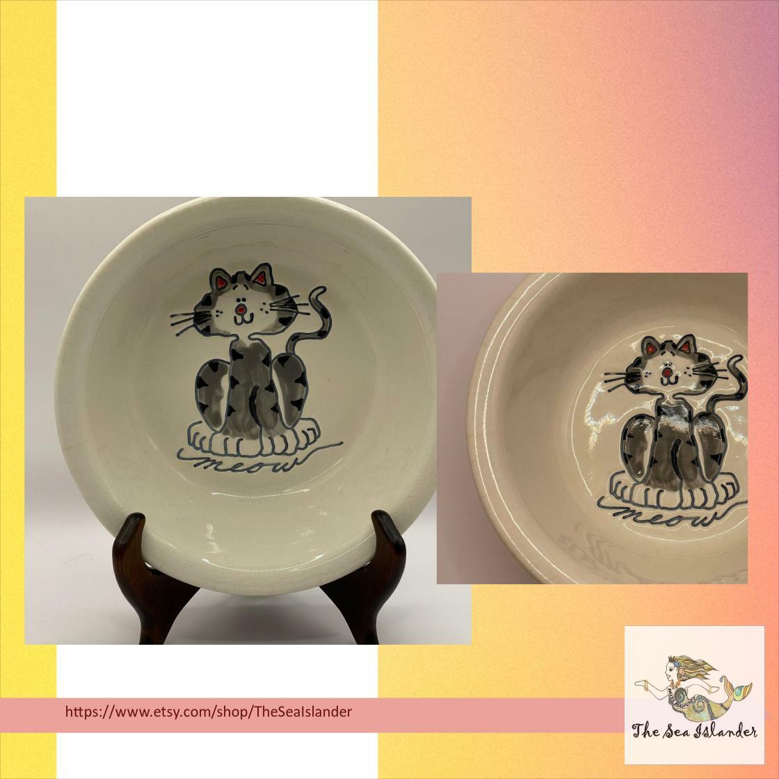 Cats Meow Pet Food Bowl #PetFoodBowl #CatFoodBowl 
Buy here etsy.com/listing/150727…