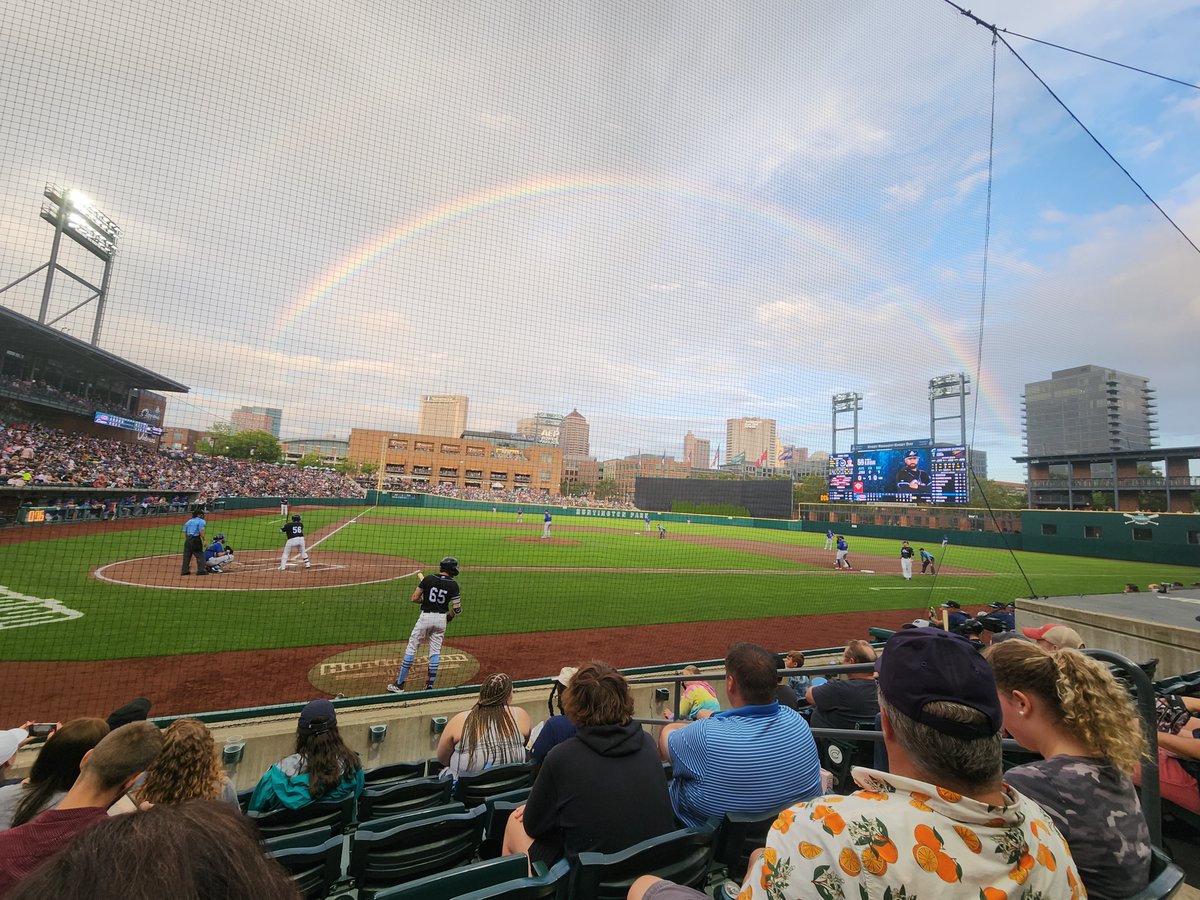 mburkey's tweet photo. What a perfect picture of @CLBClippers Huntington Park! https://t.co/gAKHQwMEjs