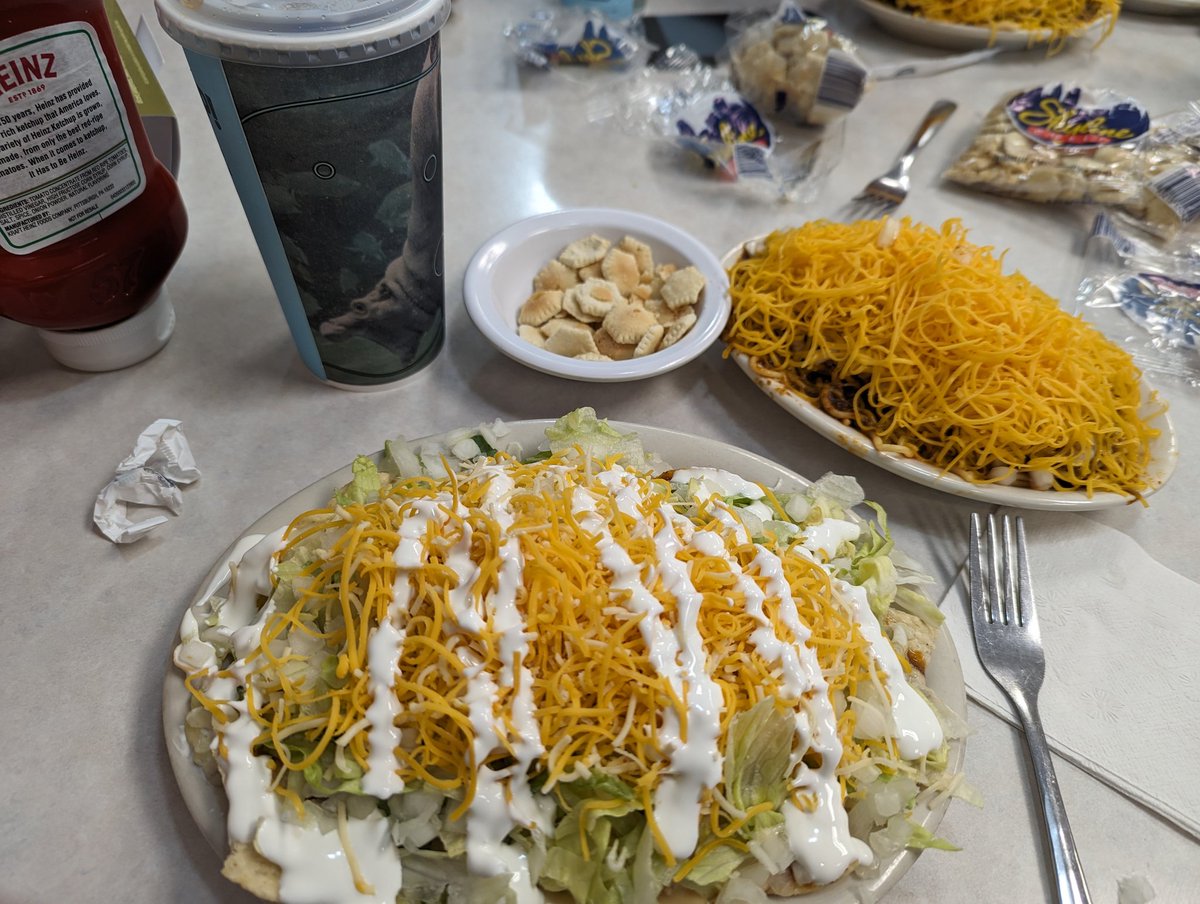 1kConey's tweet image. I mean where do I even start. The regular nachos were pretty darn tasty.  the Deluxe with Xtreme cheese is absolutely the play! These things were XTremely delicious and I would highly recommend. No tomatoes but that's just a personal preference. 

#ItsSkylineTime #SkylinePartner