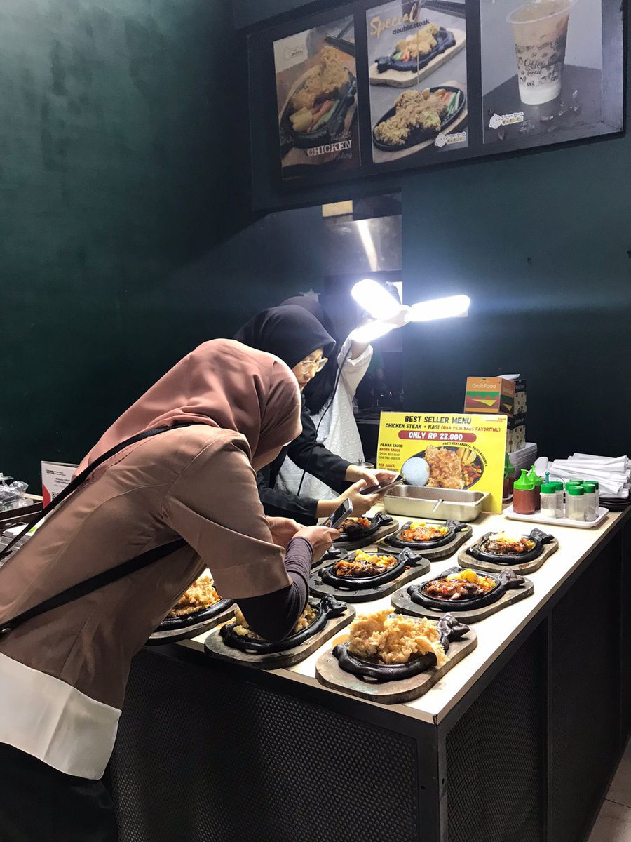FirraVirginia's tweet photo. Behind the scene visit kemarin https://t.co/rAxzadv0C0