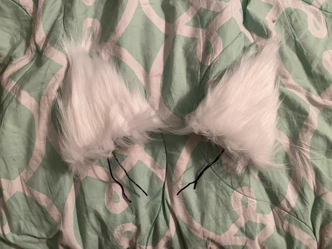 rouge ears is done :3 just gotta do like the bat line detail shit on the inside 