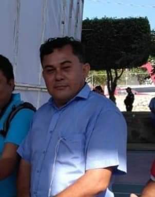 ZonaRoja_Oaxaca's tweet photo. #PeriodismoEnRiesgo
Este sábado fue asesinado en #Acapulco, Guerrero, el periodista Nelson Matus Peña.
Era originario de Pinotepa Nacional, #Oaxaca, y dirigía el sitio informativo “Lo Real de Guerrero”.
Sujetos armados lo ultimaron en el estacionamiento de un centro comercial. https://t.co/0vlGlma9ZG
