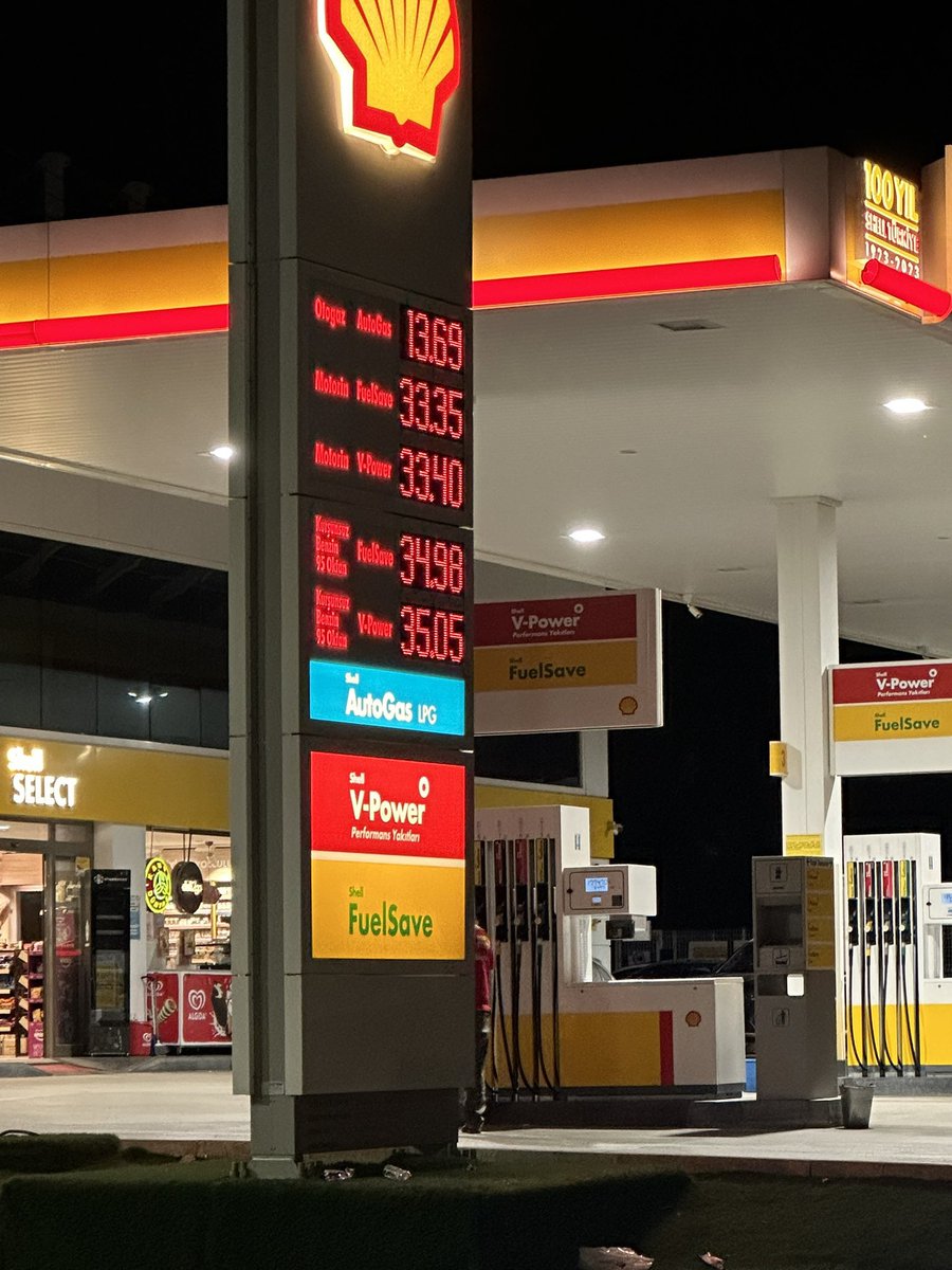 avsinantuccar's tweet photo. Karadeniz’de Doğalgaz, 
Gabar’da Petrol… 

Sonuç; akaryakıta son 48 günde %70 zam. https://t.co/tw61bmvIVp