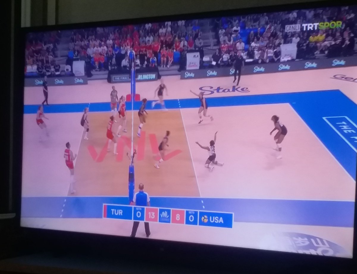 SinemSaygl1's tweet photo. Uyumayız maçımızı izleriz 🏐🏐🏐#FileninSultanları https://t.co/5TetddajMD