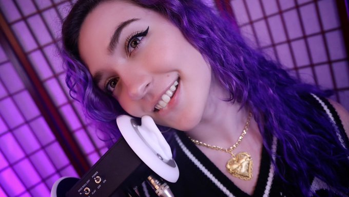 this lens licking video on my patreon was so wild &amp; probably my fuckin favorite video i have made omg