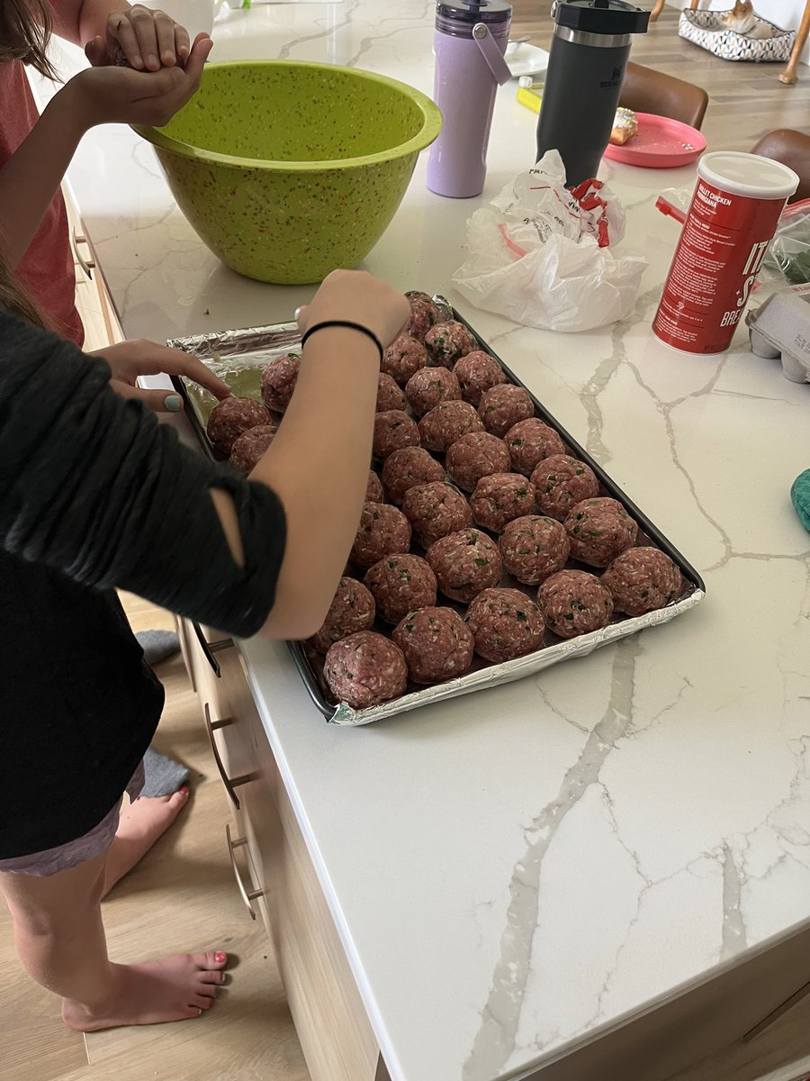 PBoogs8's tweet image. I know you are a chicken parm guy @Buccigross  But how about this outta #Nodak country.  Grandma Clara’s homemade meatballs, homemade Italian sausage (using Fraboni seasoning from Hibbing MN), spaghetti and  Romano cheese. #SugoDay #Delizioso