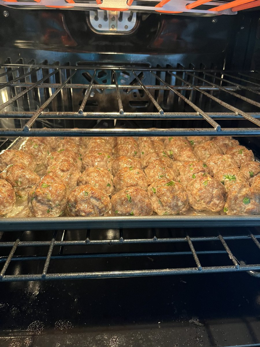 PBoogs8's tweet image. I know you are a chicken parm guy @Buccigross  But how about this outta #Nodak country.  Grandma Clara’s homemade meatballs, homemade Italian sausage (using Fraboni seasoning from Hibbing MN), spaghetti and  Romano cheese. #SugoDay #Delizioso