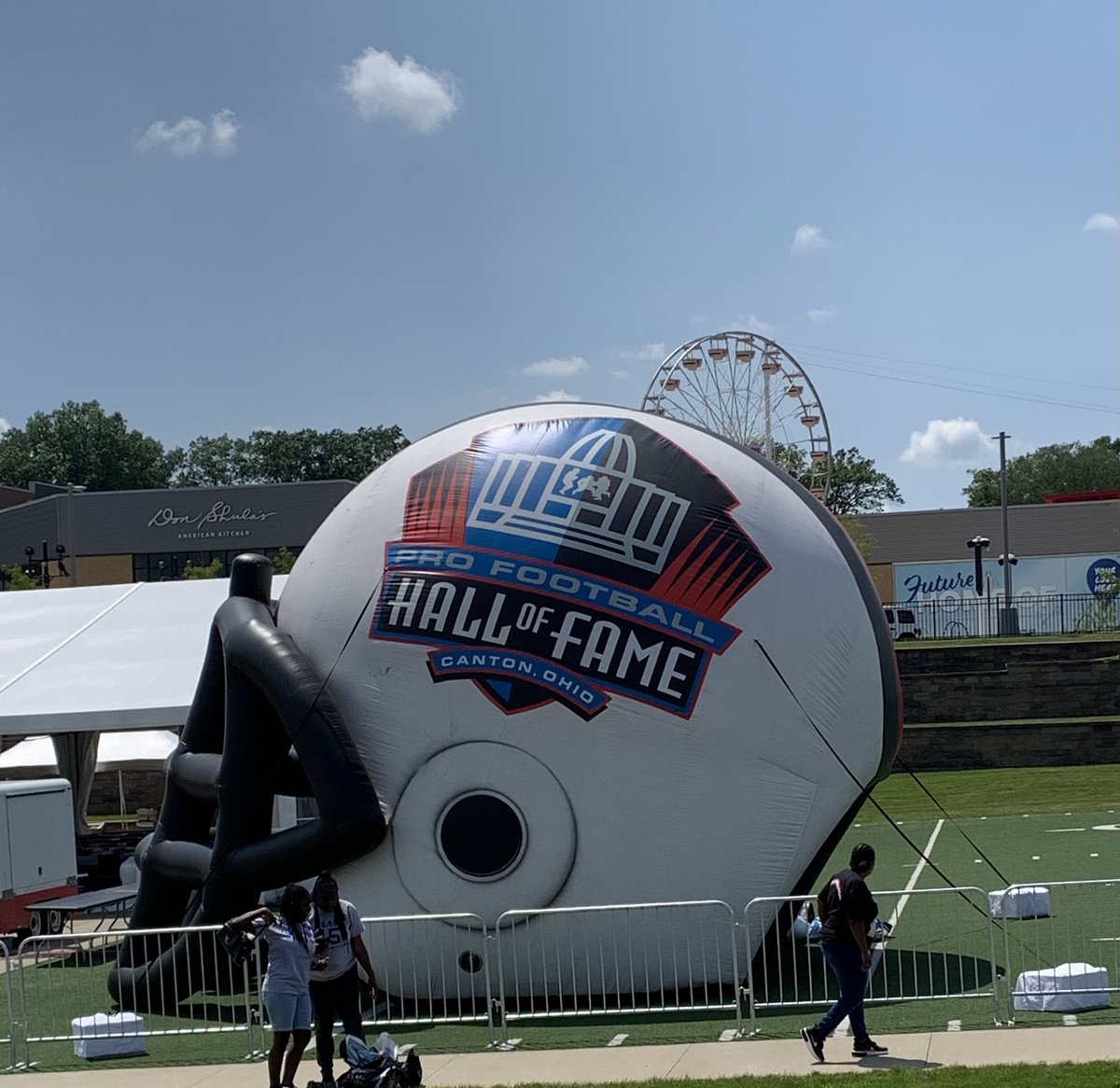 KazSusan's tweet photo. Trip to Ohio to see family. And see some sights that have changed ππ and trying new beers.
#Elvis #Ohio #FootballHOF
#localbrewery https://t.co/NRozn40vPT