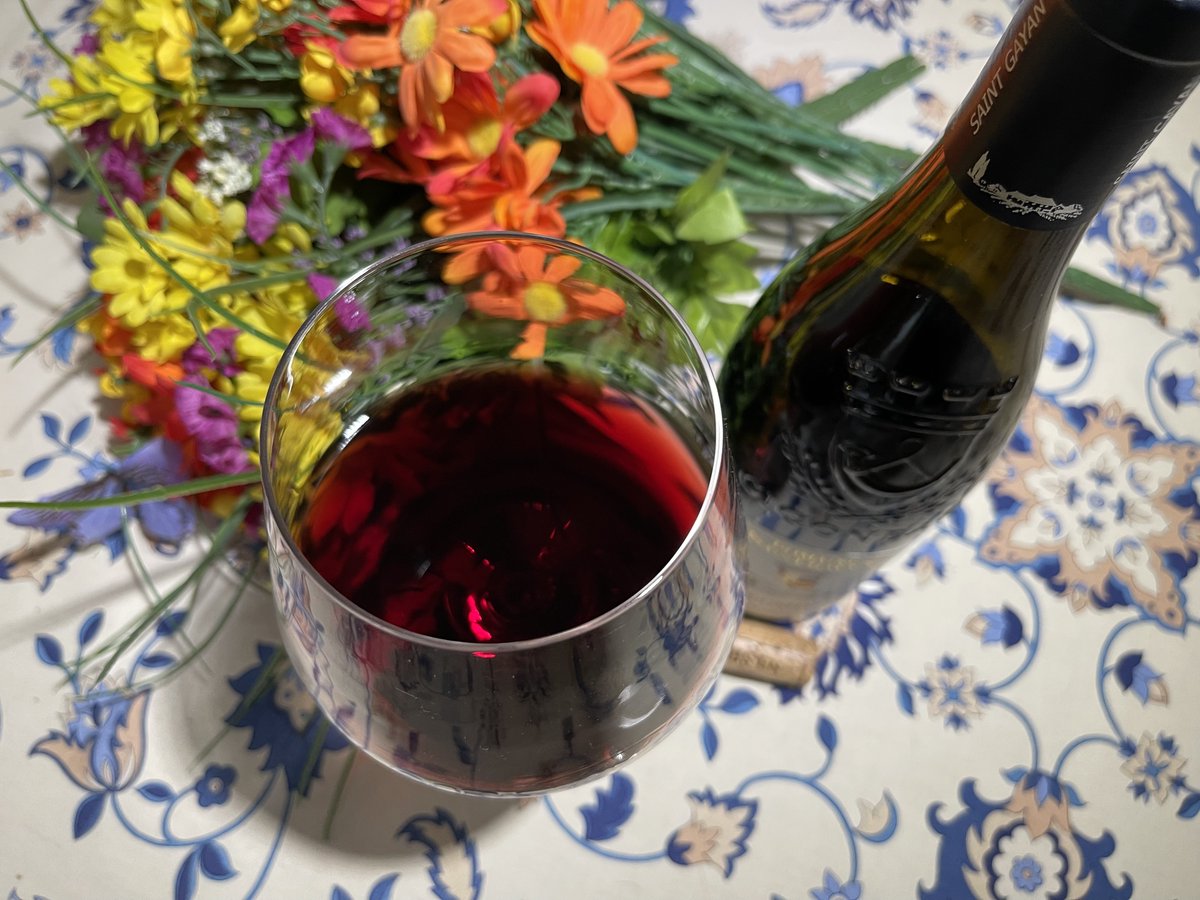 Domaine Saint-Gayan, a glorious Gigondas wine from France's Southern Rhône, one of the very best and affordable old vine wines from the region. #Gigondas #rhonewine #grenache #oldvine #redwine winealongthe101.com/domaine-saint-…