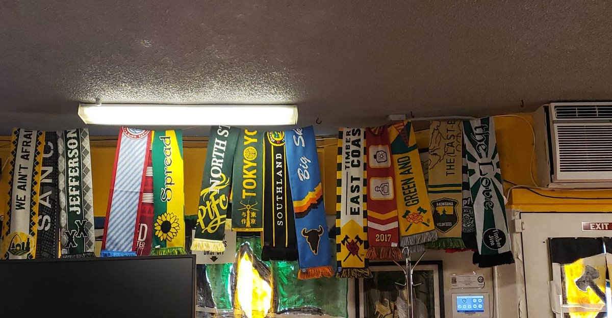 KFLeppek's tweet photo. @joelcarrick pls send to other Jefferson Reserve folks. My scarf donated many moons ago. Flying high at Fan Laden. P. T. F. C. https://t.co/VNjrxbZkLc