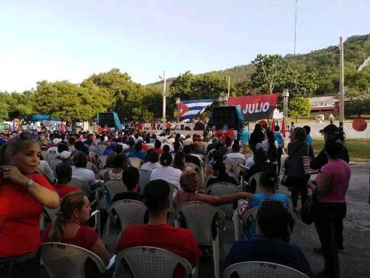 La ciudad de los parques realizó su acto por el 70 aniversario del Día de la Rebeldía Nacional. Hoy los holguineros ratificamos el #SiSePuede, dimos una vez más un #SiPorLaPatria, por la #Revolución y por el #Socialismo.
#70Moncada.
#HolguinSi.
#Cuba🇨🇺❤️