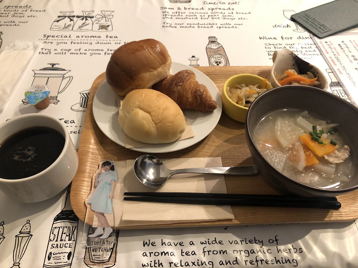shima_naka_s's tweet photo. 確か一日中モーニングのお店_(┐「ε:)_
お店で焼いてるパン🍞と朝からエネルギー付けたいのでスープが付いてくるセットを頼む🍲
スープは塩豚汁🍲
健康的やね_(┐「ε:)_
コーヒーやジュースは飲み放題、朝から頂きます(^ω^)
#一宮モーニング
#KAYONG-CHI https://t.co/JPvXSk8HwO