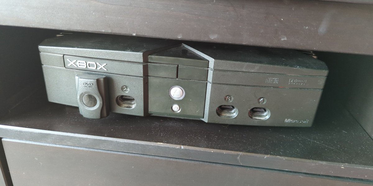 Rowlo24's tweet photo. @Xbox From the start #Xbox https://t.co/EX4BSKc7o3