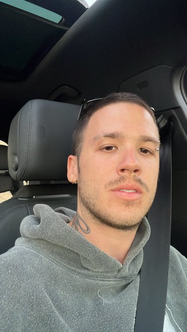 Face and dick https://t.co/KzxJ6o3I3T