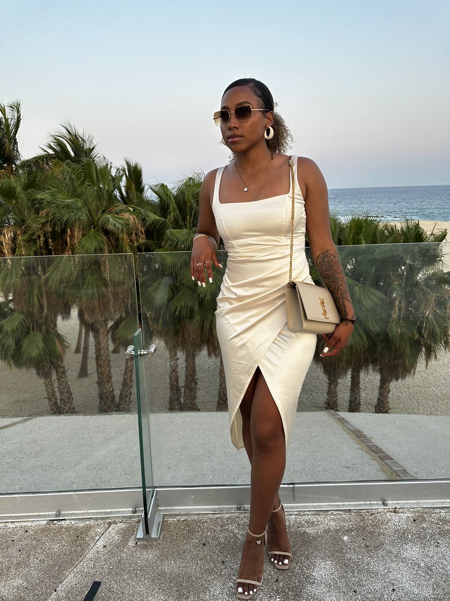 cece_k23's tweet photo. Sun kissed 💋 https://t.co/6TFXmxFDm3