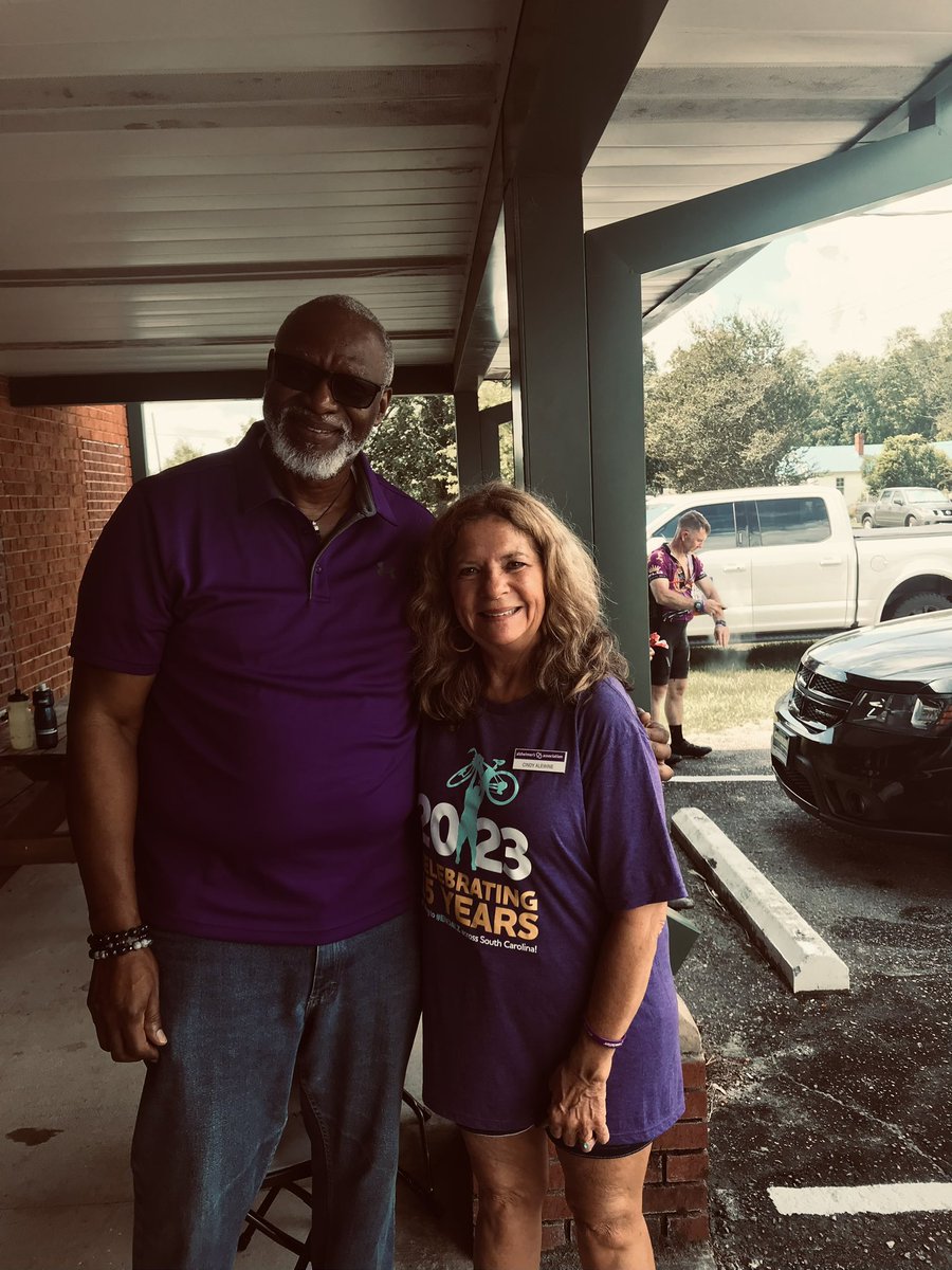 Thanks to Town of North Mayor Julius Jones for hosting our PB&J stop for Day 2 of #RTEA in SC! This is the 15th year cyclists have stopped at the town hall for a snack halfway through their journey-as many years as the Ride itself has been going! Appreciate the hospitality! https://t.co/S3Q6EAwNd5