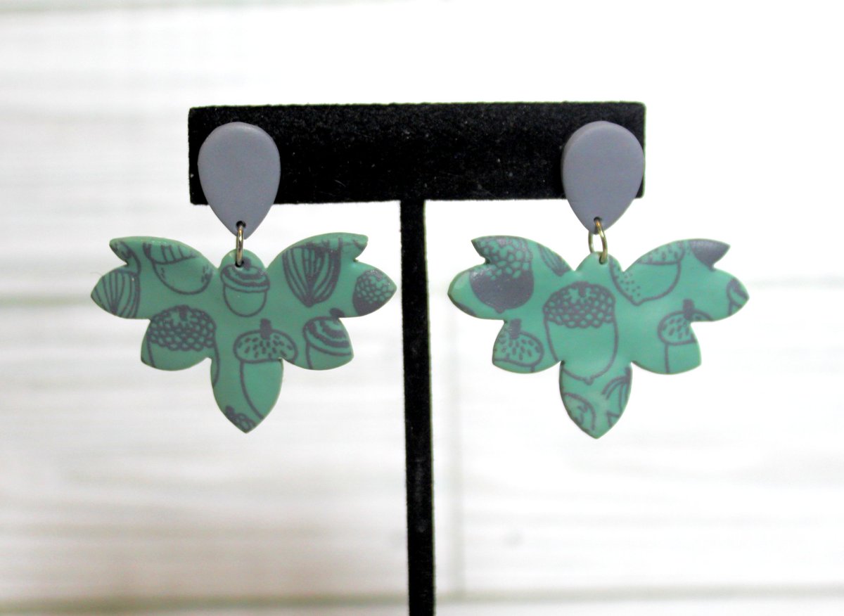 New acorn dangle earrings! Coming to the shop soon <3