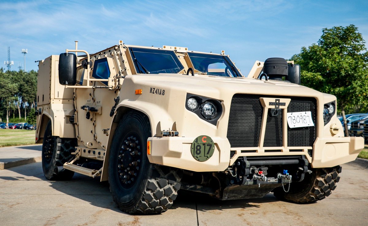 New series of military vehicles designed for survivability and tactical mobility rolls into Iowa Training Center.

📰 army.mil/article/268147…

#Army2030