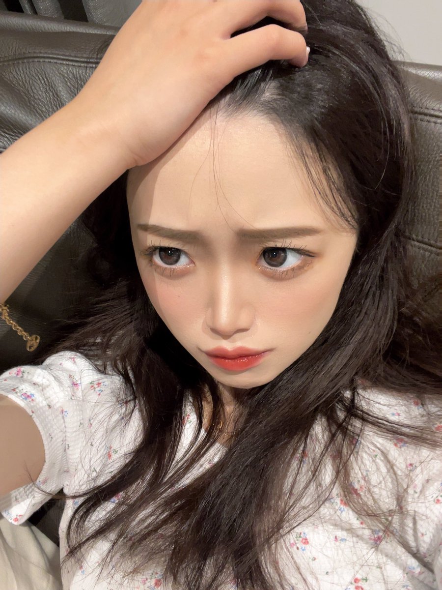 rika_n24x's tweet photo. ねおきとメイク直し後 https://t.co/jkipCbS08Y