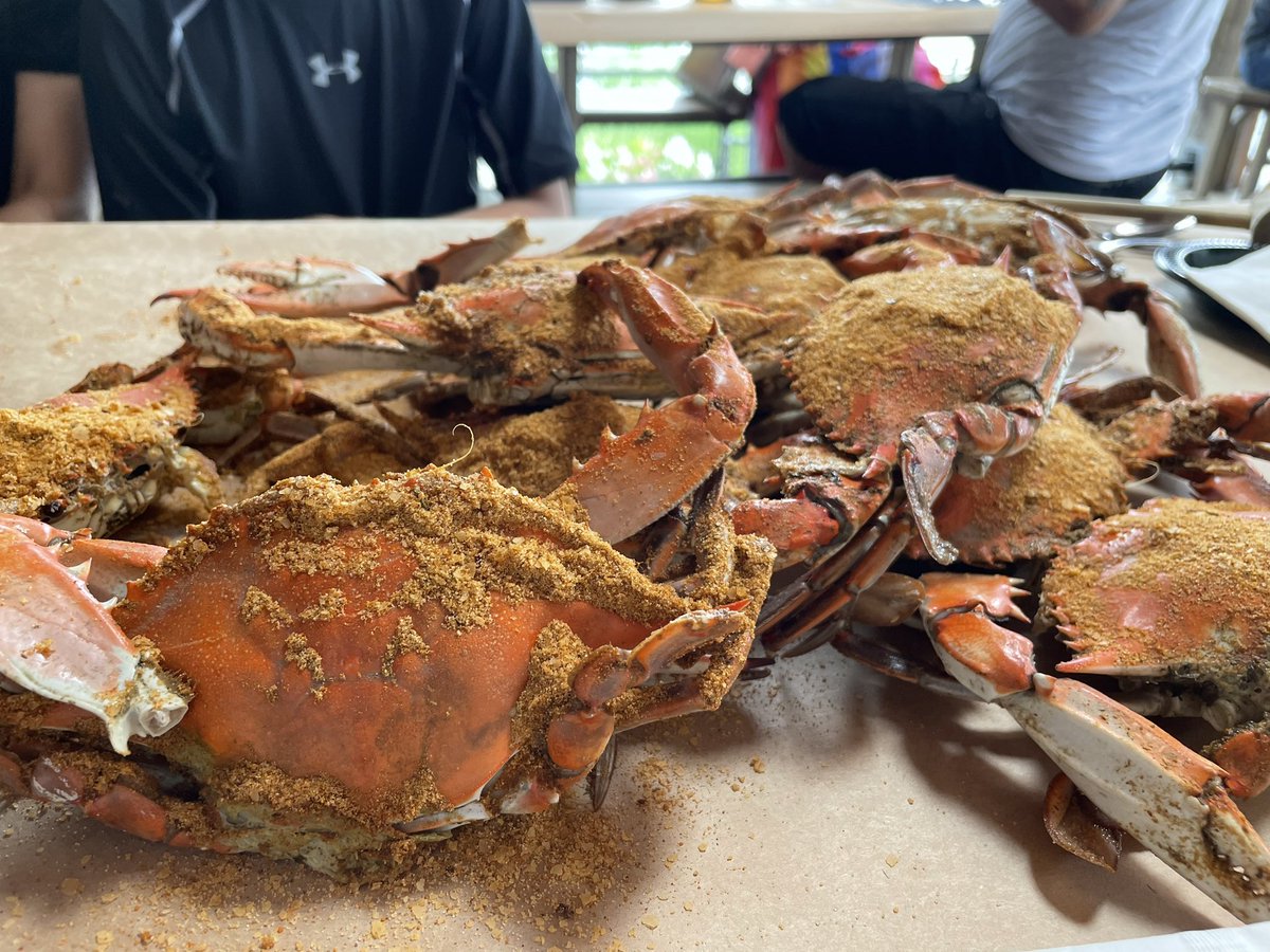 jefflee2000's tweet photo. First time enjoying Maryland blue crab on Chesapeake Bay…so delicious!! https://t.co/6bdKo9xyIa