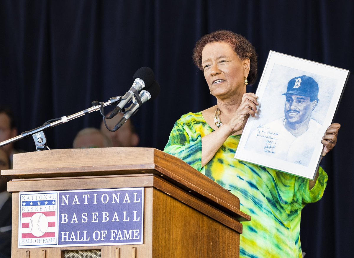 Congrats to @TempleUniv’s @MzCSmith for earning the @APSE_sportmedia Red Smith Award, the industry's highest honor.  The pioneering scribe was 1st woman to cover ML team as fulltime beat writer, and the first recognized with the BBWAA’s Career Excellence award. 📸: @jeanfruth
