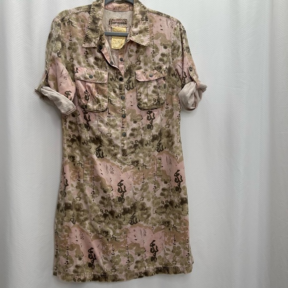 Adams2Melissa's tweet photo. So good I had to share! Check out all the items I'm loving on @Poshmarkapp #poshmark #fashion #style #shopmycloset #pinkvictoriassecret #danang: https://t.co/59fOm5uEWc https://t.co/mUoQ4eCkr3
