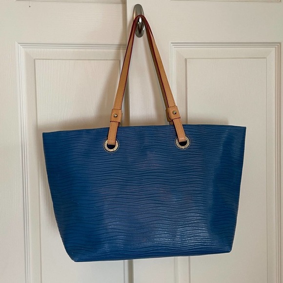 itsniabby's tweet photo. So good I had to share! Check out all the items I'm loving on @Poshmarkapp #poshmark #fashion #style #shopmycloset #coach #madewell #dooneybourke: https://t.co/j7nAlkhZTJ https://t.co/cZnFBMdN1w